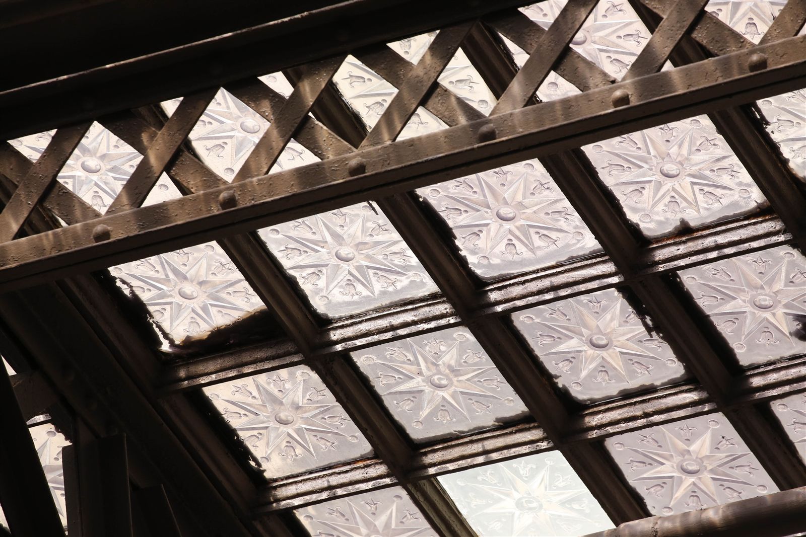 A Closer Look: Ellicott Square Building